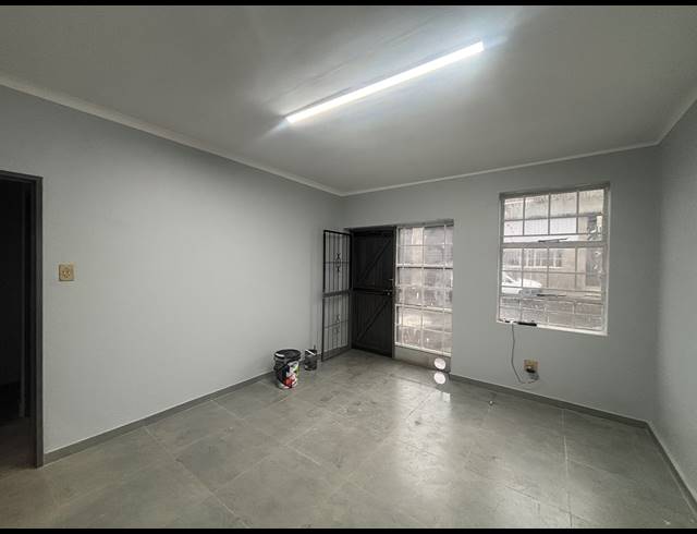 250M² WAREHOUSE TO LET IN STIKLAND INDUSTRIAL